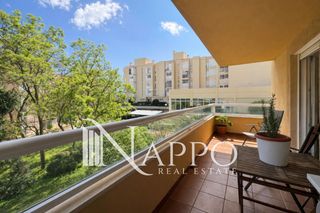 Flat  Joan cortada escriptor. Excelente piso de 3 habitaciones, garaje y trastero en zona cole