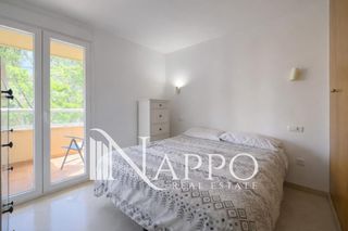 Piso  Joan cortada escriptor. Excelente piso de 3 habitaciones, garaje y trastero en zona cole
