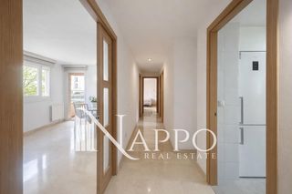 Pis  Joan cortada escriptor. Excelente piso de 3 habitaciones, garaje y trastero en zona cole