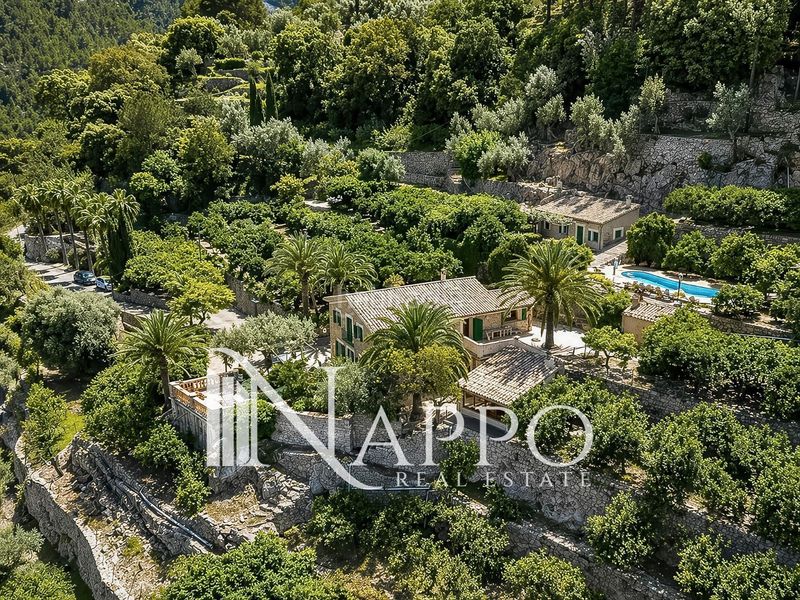 Foto cea48a49-40b8-4957-9d60-ce6f33a837f8. Xalet amb aparcament piscina a Sóller