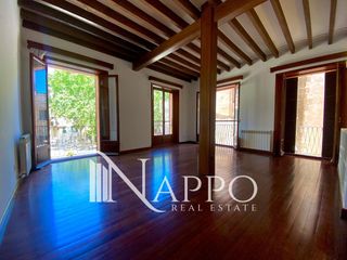 Location Appartement  Plaza sant francesc, 1. Encantador piso con carácter en casco antiguo
