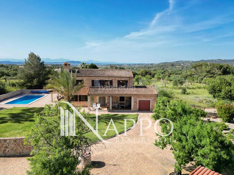 Foto f8aed525-53e9-49e4-980a-69cbf29fcf9d. Chalet encantadora finca con casa de invitados y vistas panorámicas en Felanitx