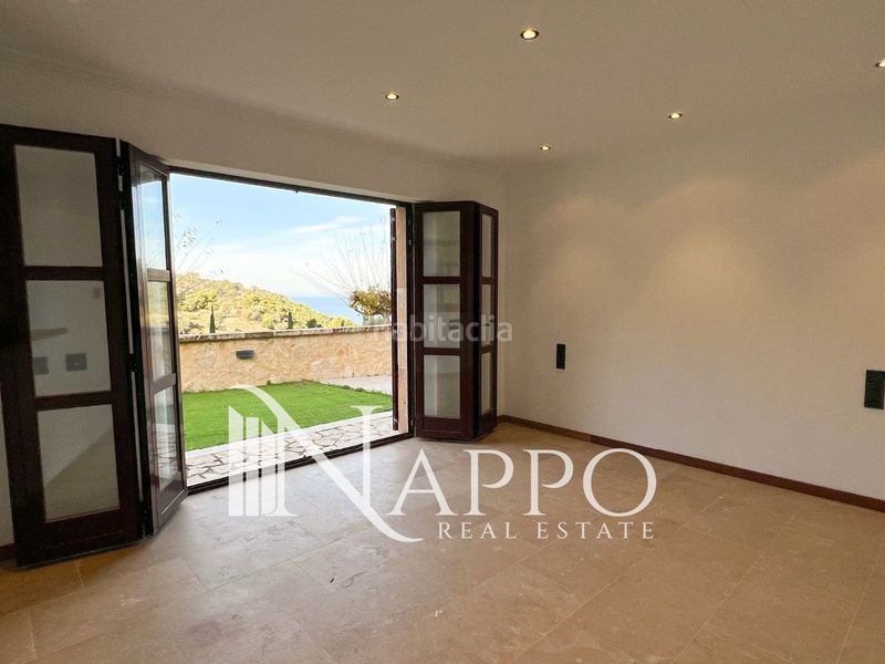 Foto e9cc729f-51b2-4e33-82ef-11a92e8963d4. Casa amb aparcament piscina a Estellencs