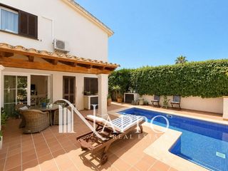 Casa adossada  Abat de la real. Chalet pareado con piscina privada, jardin y garaje amplio en se