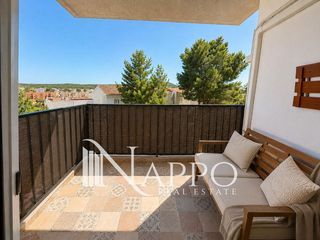 Pis  De ramon de montcada. Luminoso apartamento con terraza y vistas a la montaña en santa