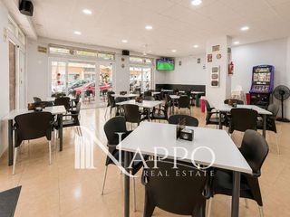 Traspàs Local Comercial  De josep tarongi. Espacioso restaurante con terrazas privadas en ciudad jardín