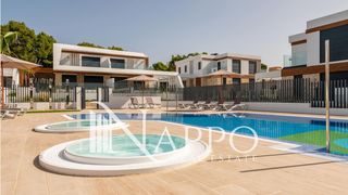 Chalet  Distrito cala ratjada. Exclusivo chalet adosado de obra nueva con jardín en cala ratjad