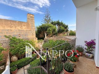 Casa a schiera  Carrer nord. Casa de pueblo con gran potencial, garaje amplio y espacios exte