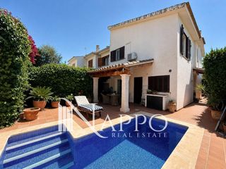 Casa adossada  Abat de la real. Chalet pareado con piscina privada, jardin y garaje amplio en se