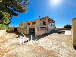 Xalet  Battle josep  canyelles. Villa independiente a reformar con gran parcela en santa maria d