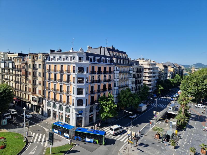 Foto 3af0eb98-7144-4f32-9b7f-ea87f110a902. Piso  en venta en reina regente, centro en Parte Vieja Donostia - San Sebastián