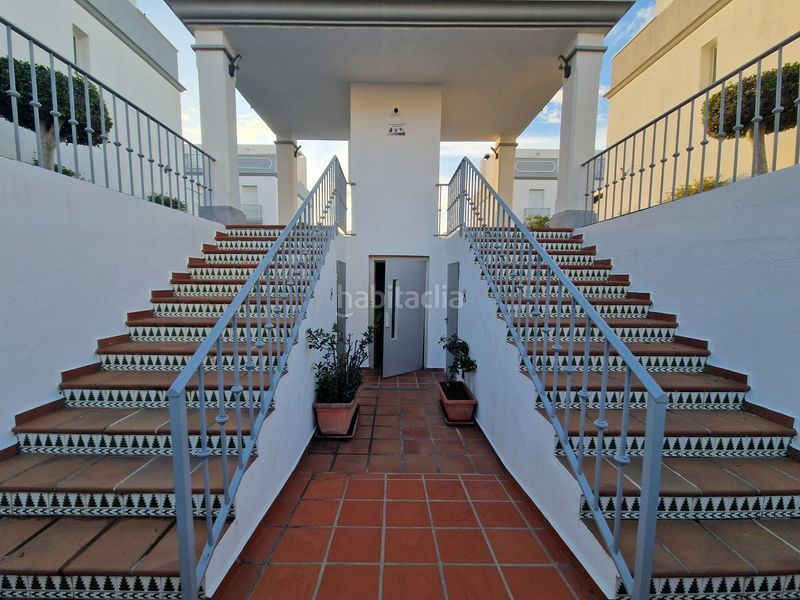 Foto 261219c2-9d33-40a7-b794-34685230c47e. Casa amb piscina a Nueva Atalaya Estepona