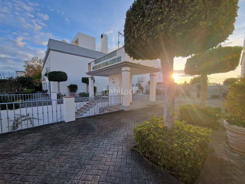 Foto 578eac11-17e4-4e39-baf4-bed01f7e3355. Casa amb piscina a Nueva Atalaya Estepona