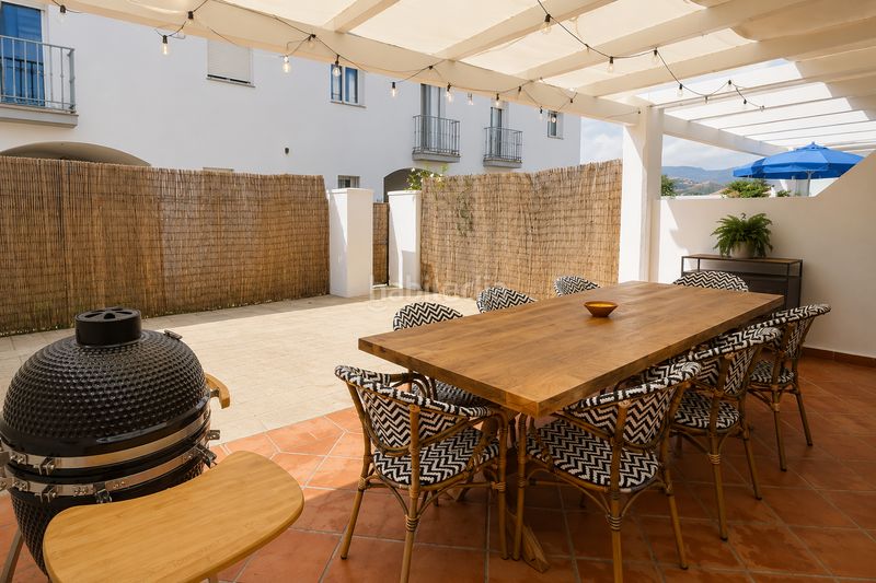 Foto ce83c515-d8ff-49d3-8762-12824578674b. Casa amb piscina a Nueva Atalaya Estepona