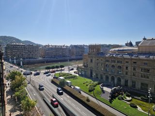 Lloguer Pis  Reina regente. Se alquila piso temporal