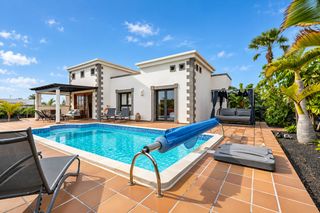 Casa a Playa Blanca. Chalet en venta en montaña roja