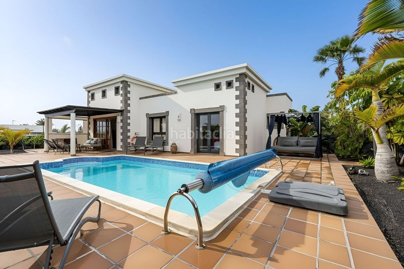 Foto be8a0881-ecaa-4bee-a678-1b6e7c2e17f7. Casa amb piscina a Playa Blanca Yaiza