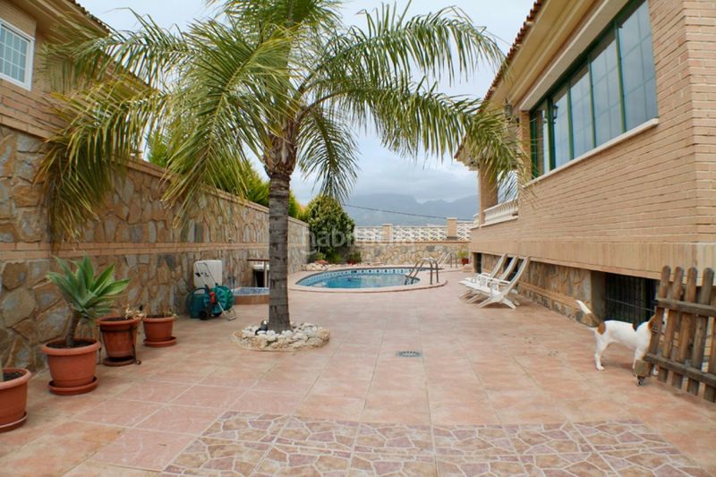 Foto a9488d19-12fe-47e1-91c7-c9ef85cc536f. Xalet amb calefacció aparcament piscina a Sierra Helada Benidorm