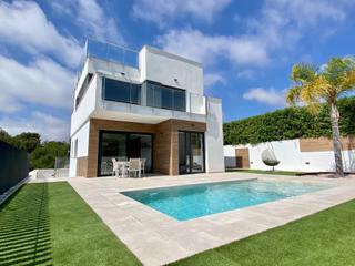 Chalet en Coloma. Nuevas villas de lujo con piscina y sótano en la nucía
