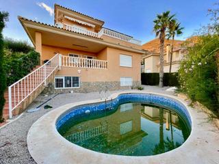 Chalet en Golf Baha. Villa de lujo con excelentes vistas al mar y piscina privada, en