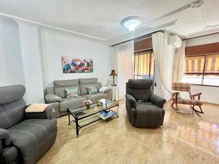 Apartment in Centro Urbano. Gran piso en la vila joiosa de 4 habitaciones reformado gran opo