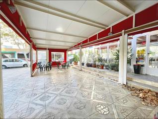Local Comercial a Juzgados - Plaza de Toros. Local comercial con terraza en benidorm, ideal para negocios en