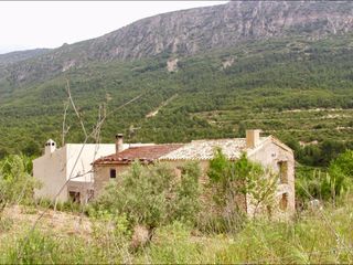 Masia en Benimantell. Encantadora mas�a r�stica para reformar cerca de sella, comunida