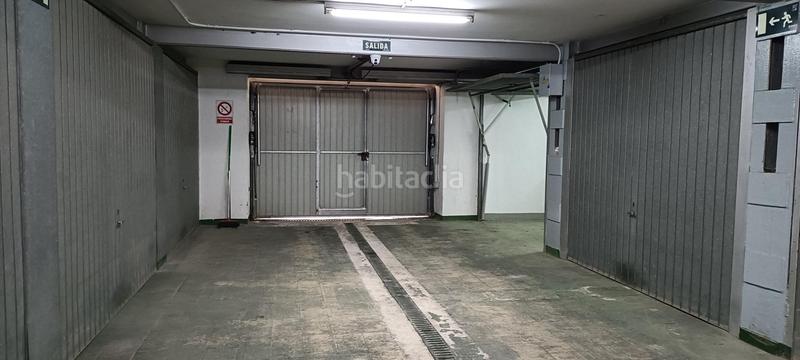 Foto b68bc42a-c696-44c7-8e8e-048af7aaa37f. Aparcament cotxe a Playa Levante Benidorm