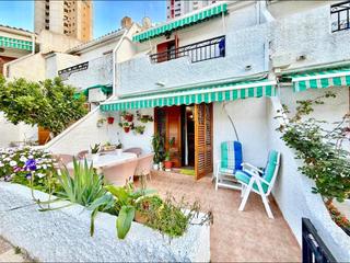 Semi detached house en Juzgados - Plaza de Toros. Amplio adosado en benidorm, zona juzgados  cerca de servicios y