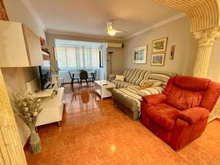 Apartament a Centro Urbano. Apartamento reformado en pleno centro de benidorm a 130 metros d