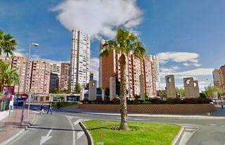 Local Comercial a Juzgados - Plaza de Toros. Local comercial de esquina con terraza y garaje en venta en aven