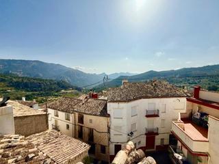 Masia a Confrides. Casa rural reformada con alto potencial como alojamiento turísti