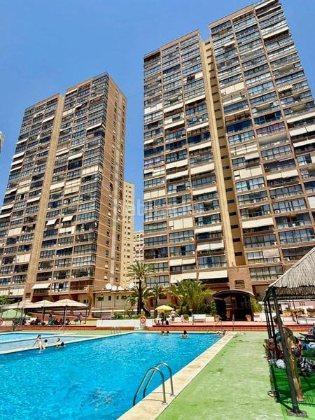 Foto 0487251f-ac0e-4d3f-97c7-1c0a4e9fed95. Apartamento chollo!! edificio gemelos 2 dorm. originales, esquina, amplio, gran terraza parking com. vistas y cerca playa levante y centro en Benidorm