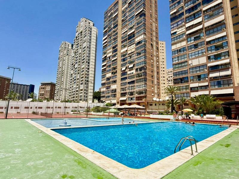 Foto 3b790f66-0513-4bc2-af1e-978f6da3a2ff. Apartamento chollo!! edificio gemelos 2 dorm. originales, esquina, amplio, gran terraza parking com. vistas y cerca playa levante y centro en Benidorm