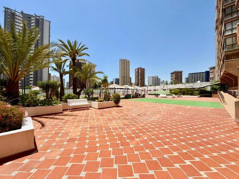 Foto 70db3a07-687a-4b33-9d95-a7185efe3767. Apartamento chollo!! edificio gemelos 2 dorm. originales, esquina, amplio, gran terraza parking com. vistas y cerca playa levante y centro en Benidorm