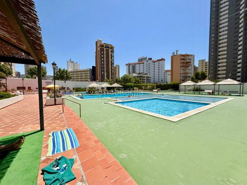 Foto a0b870b9-a804-4115-91de-b0a58f83a372. Apartamento chollo!! edificio gemelos 2 dorm. originales, esquina, amplio, gran terraza parking com. vistas y cerca playa levante y centro en Benidorm