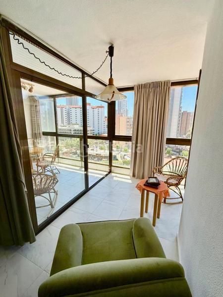 Foto a2826b2a-eb37-4f1e-9646-9b5ada926dbb. Apartamento chollo!! edificio gemelos 2 dorm. originales, esquina, amplio, gran terraza parking com. vistas y cerca playa levante y centro en Benidorm