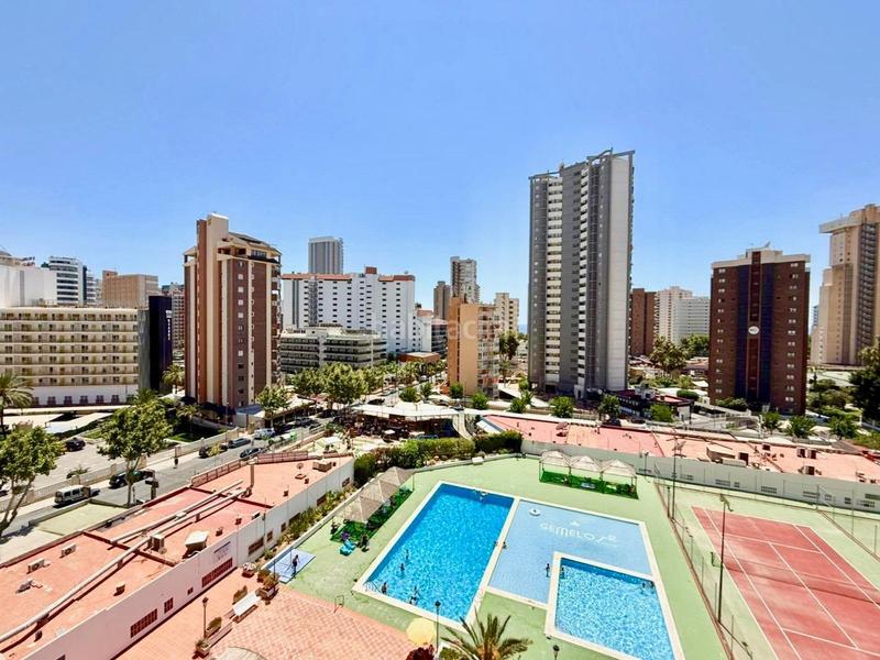 Foto f751cfc4-0642-420e-b468-bcf8a0765896. Apartamento chollo!! edificio gemelos 2 dorm. originales, esquina, amplio, gran terraza parking com. vistas y cerca playa levante y centro en Benidorm