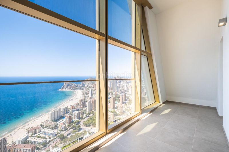 Foto feb4dbeb-7e1f-4be2-9084-4ee72477189d. Àtic amb aparcament piscina a Playa Poniente Benidorm