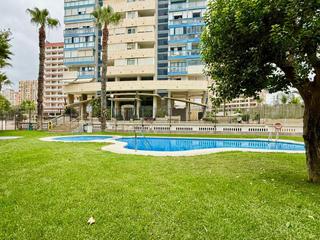 Apartment en Levante Alto. Gran apartamento de esquina, todo exterior, con parking privado