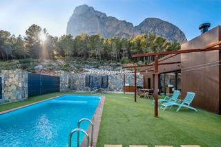 Chalet à Polop. Chalet con gran privacidad en naturaleza  estilo moderno  polop