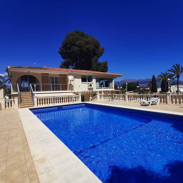 Foto fe7fae26-fd8b-4da2-8579-da891401a06e. Chalet en Pueblo-Ubanizaciones Alfàs del Pi (l´)