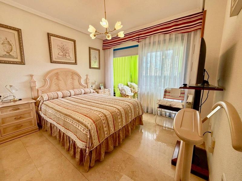 Foto 4817b65f-4fe9-45ee-ab1f-8e1f0d3ed319. Apartamento gran apartamento de esquina, todo exterior, con parking privado y muy cerca de la playa de levante en Benidorm