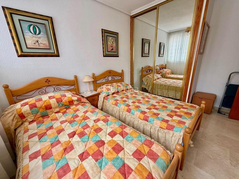 Foto 8704073e-6d0b-41d0-98e1-63ba44461005. Apartamento gran apartamento de esquina, todo exterior, con parking privado y muy cerca de la playa de levante en Benidorm