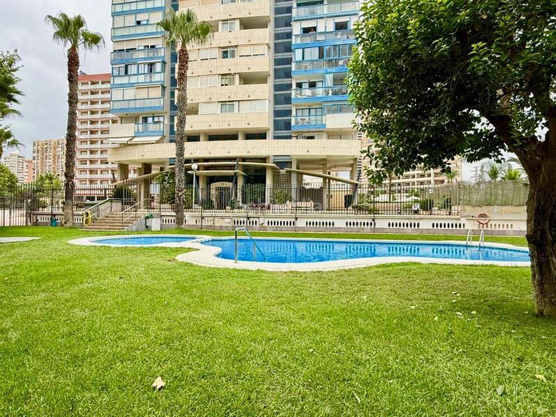 Foto a0f3f4b4-e89a-4ce7-b384-fd4622f18f42. Apartamento gran apartamento de esquina, todo exterior, con parking privado y muy cerca de la playa de levante en Benidorm