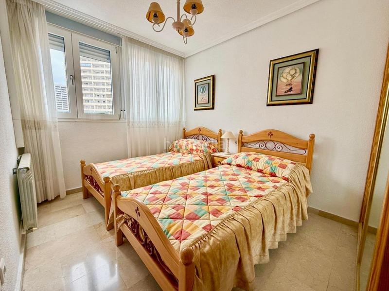 Foto a1786ec0-1856-46c0-b694-f59c295fbd81. Apartamento gran apartamento de esquina, todo exterior, con parking privado y muy cerca de la playa de levante en Benidorm