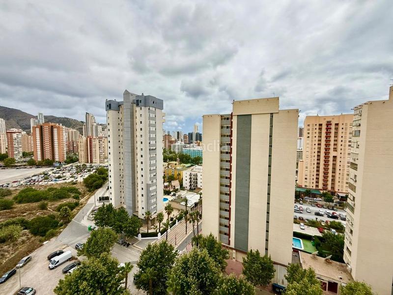 Foto cf1f2507-561f-4929-a485-ce879889b1a6. Apartamento gran apartamento de esquina, todo exterior, con parking privado y muy cerca de la playa de levante en Benidorm