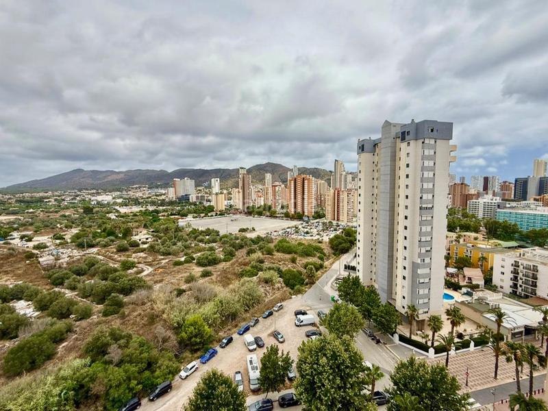 Foto d0da5dfa-df70-4599-a0ef-27bc03fa4e75. Apartamento gran apartamento de esquina, todo exterior, con parking privado y muy cerca de la playa de levante en Benidorm