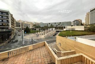 Rent Office space in Centro Urbano. Oficina céntrica en alquiler en benidorm, ideal y económica.