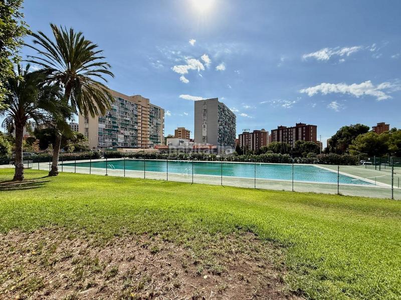 Foto 3fa3c8b7-3bed-41b5-9c99-69248dcf3f4c. Estudio exclusiva estudio reformado, con piscina, parking y vistas zona juzgados en Benidorm